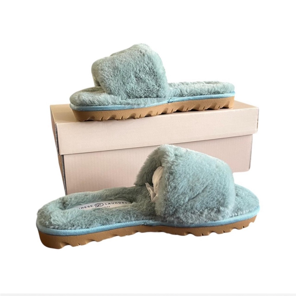 Chinese Laundry Soft and cozy mint blue faux fur slides